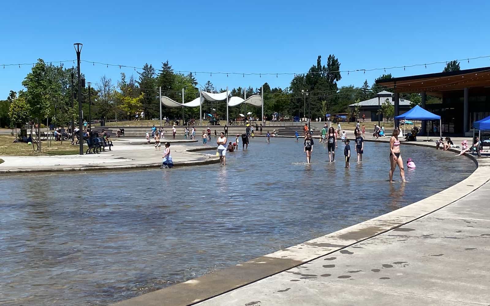 Chinguacousy Park splash pad and wading pool